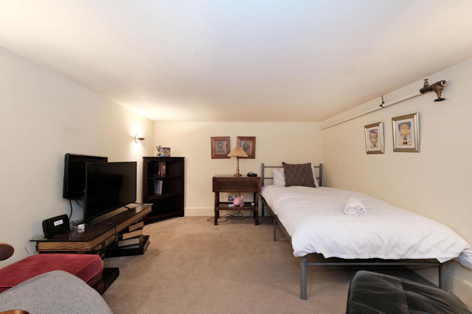 One Of A Kind Historic 3 Bedroom Apartment Aberdeen Bagian luar foto
